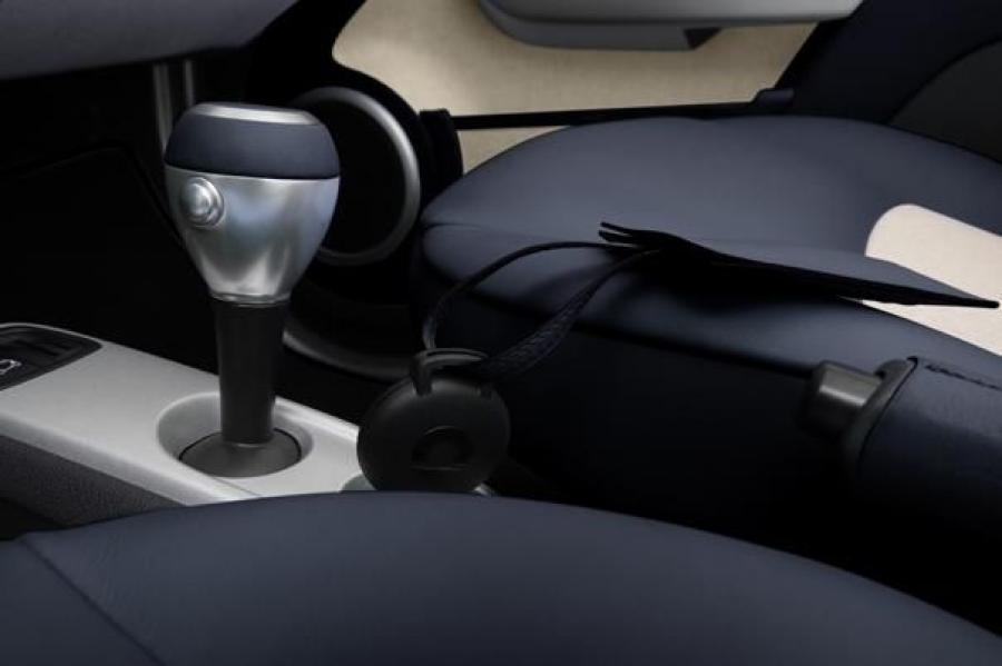 Детали интерьера Smart ForTwo by Hermes 2008 года  (фото 9 из 17)